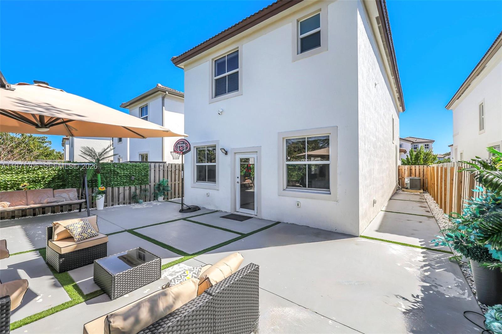 2369 NW 131st Cir Miami, FL 33167