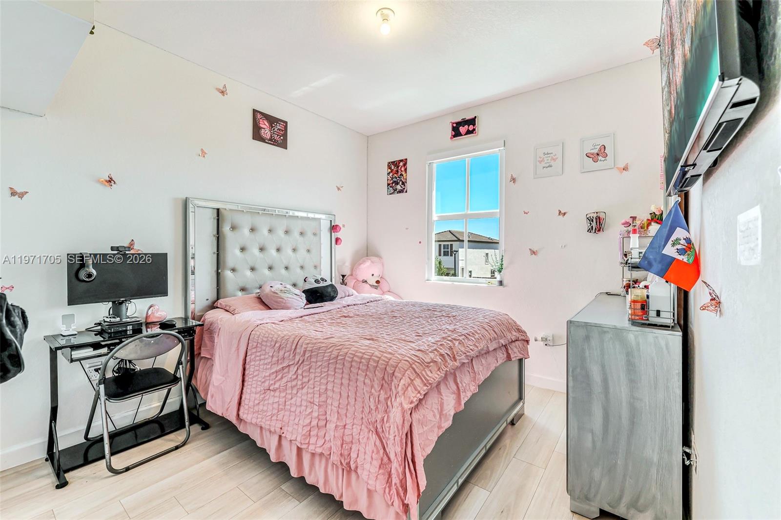 2369 NW 131st Cir Miami, FL 33167