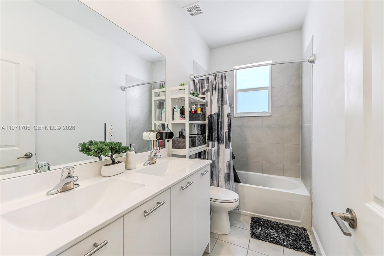 2369 NW 131st Cir Miami, FL 33167