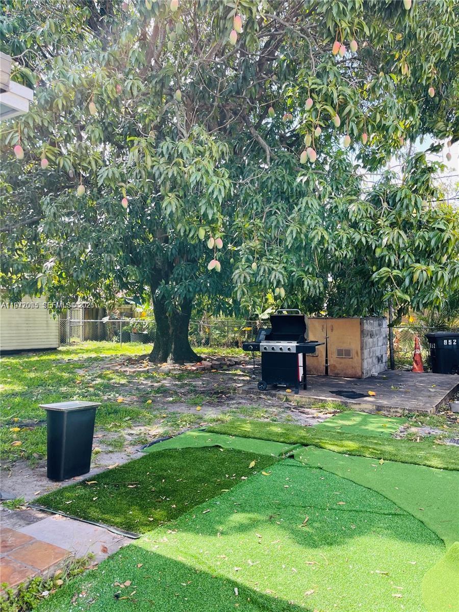 952 E 19th St Hialeah, FL 33013