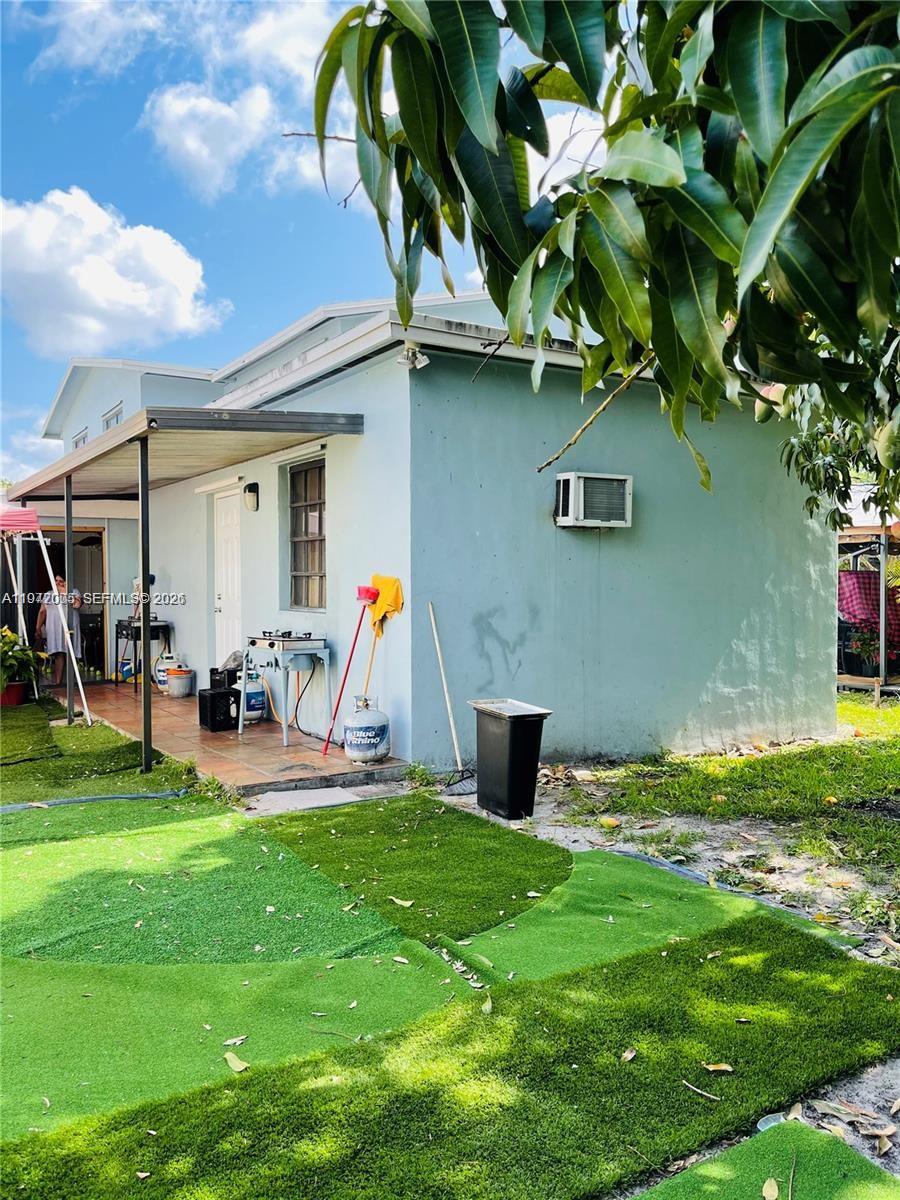 952 E 19th St Hialeah, FL 33013