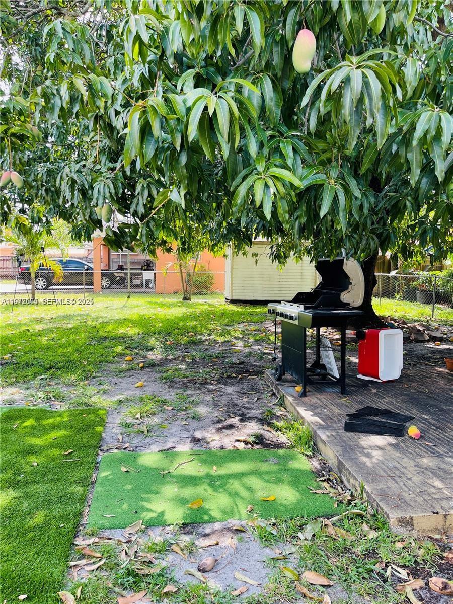 952 E 19th St Hialeah, FL 33013