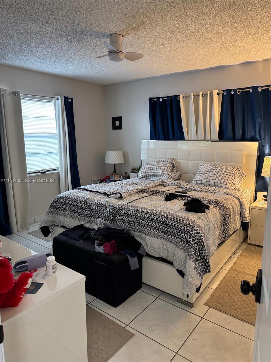 952 E 19th St Hialeah, FL 33013