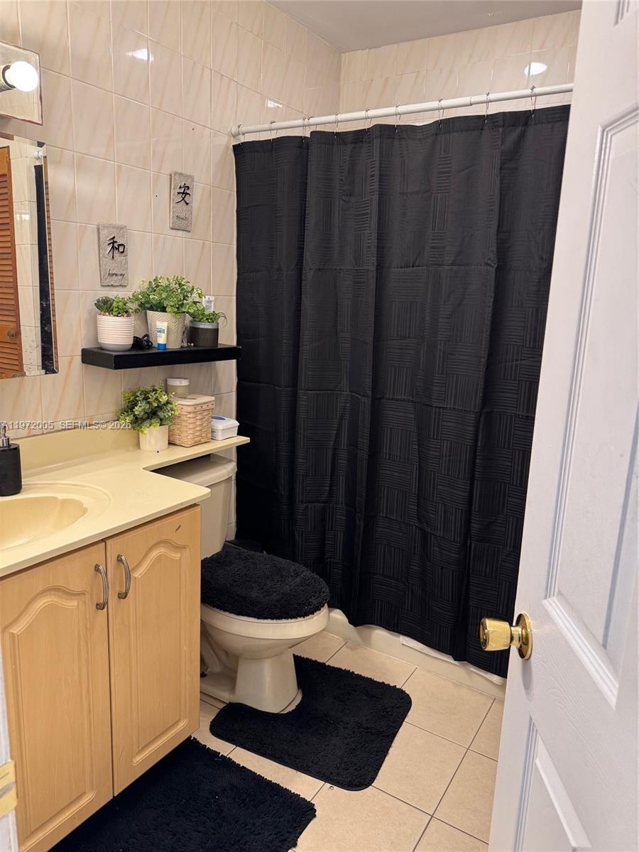 952 E 19th St Hialeah, FL 33013