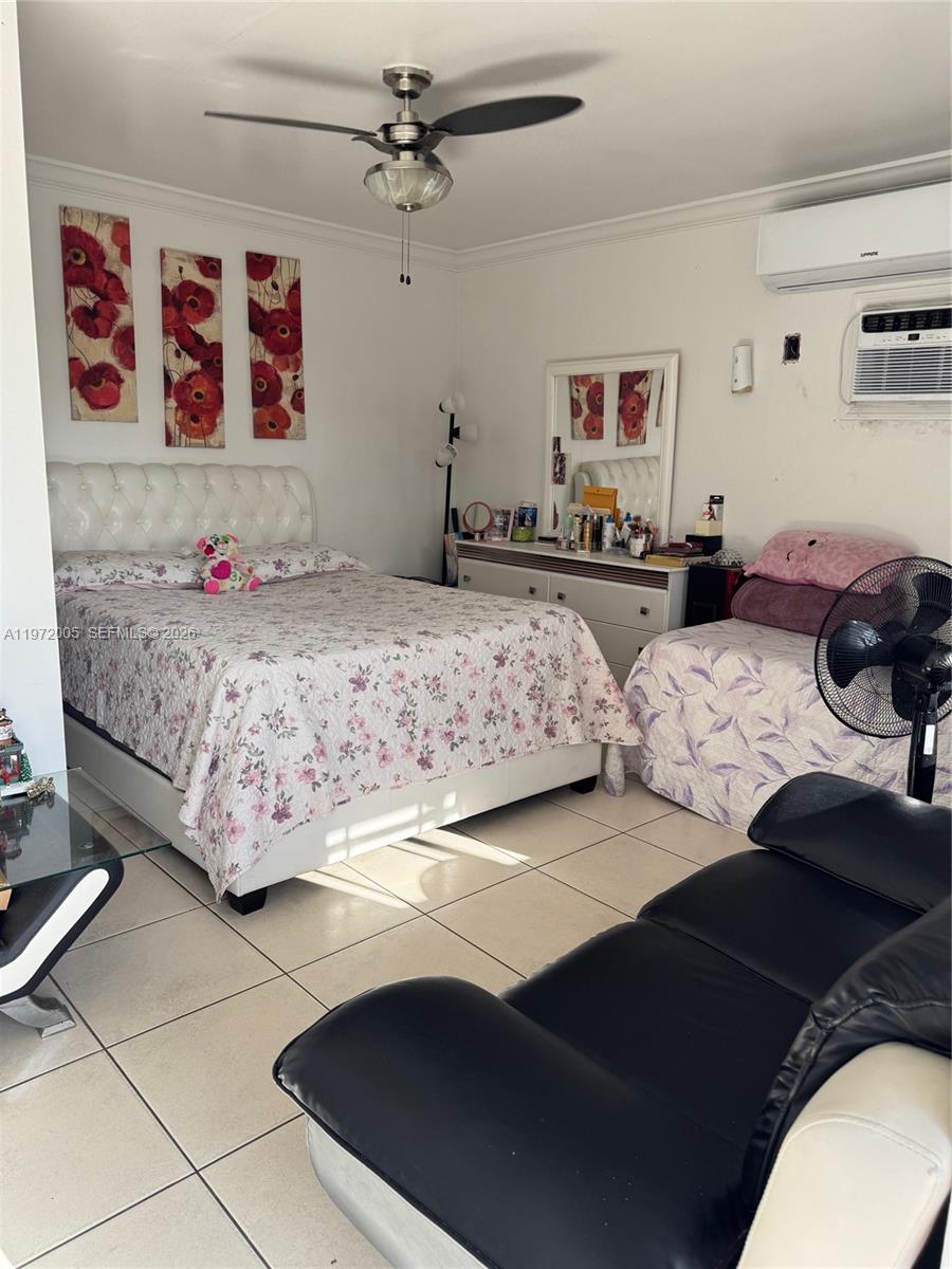 952 E 19th St Hialeah, FL 33013