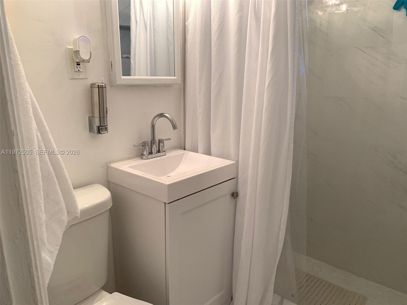 2131 Arthur St Hollywood, FL 33020