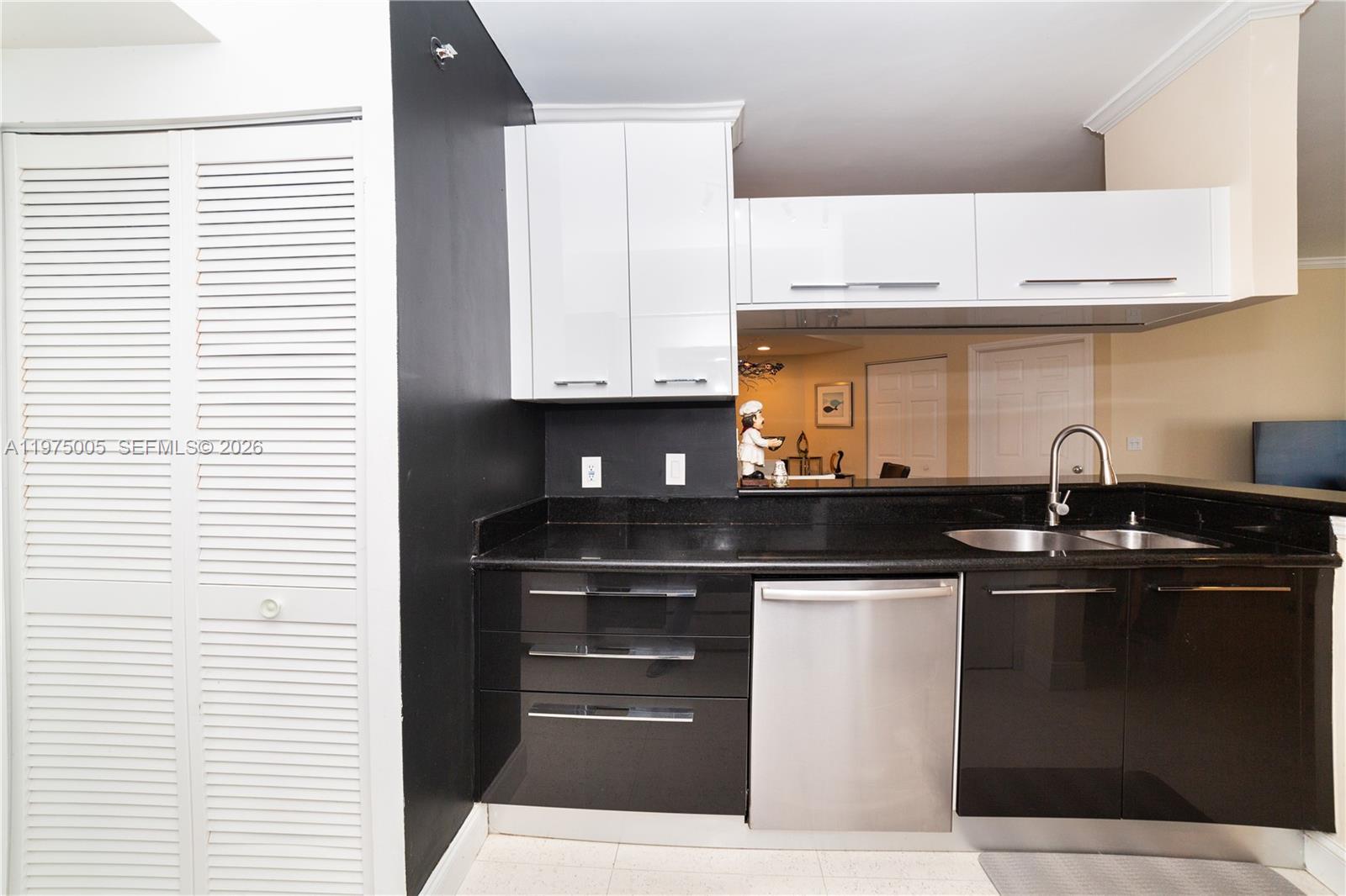 image Porto Bellagio Condo12