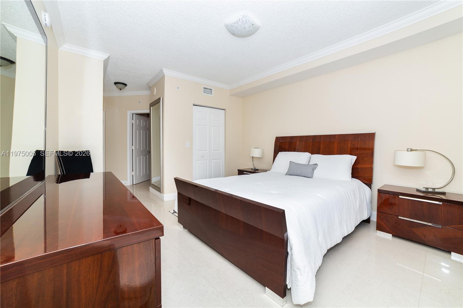 image Porto Bellagio Condo8