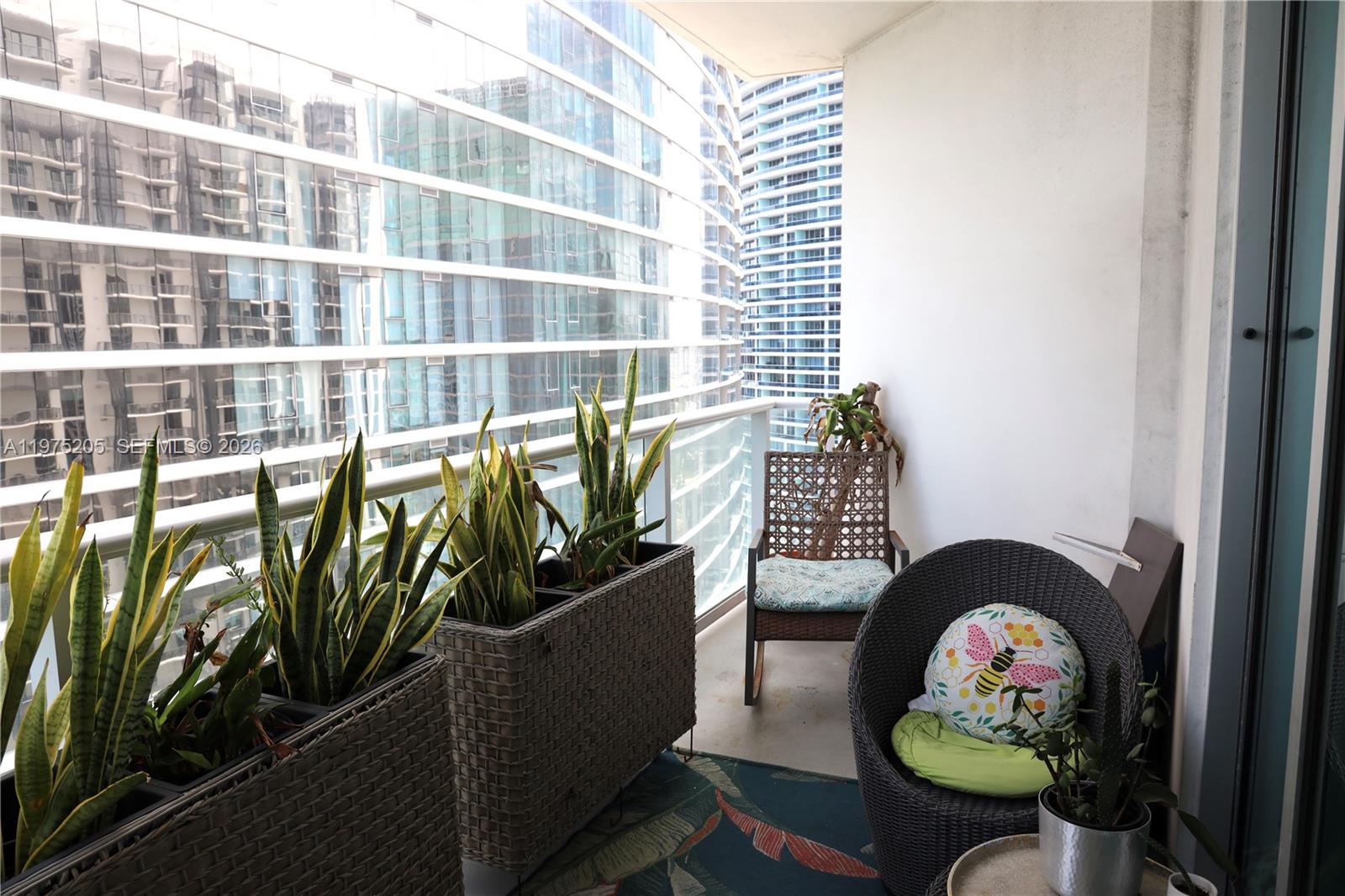 300 S Biscayne Blvd #3504 Miami, FL 33131