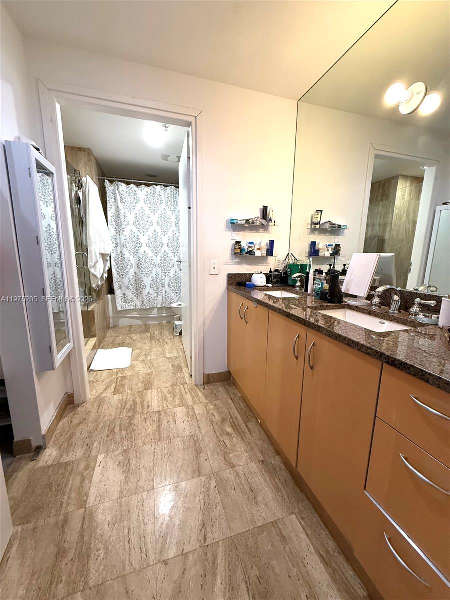 300 S Biscayne Blvd #3504 Miami, FL 33131