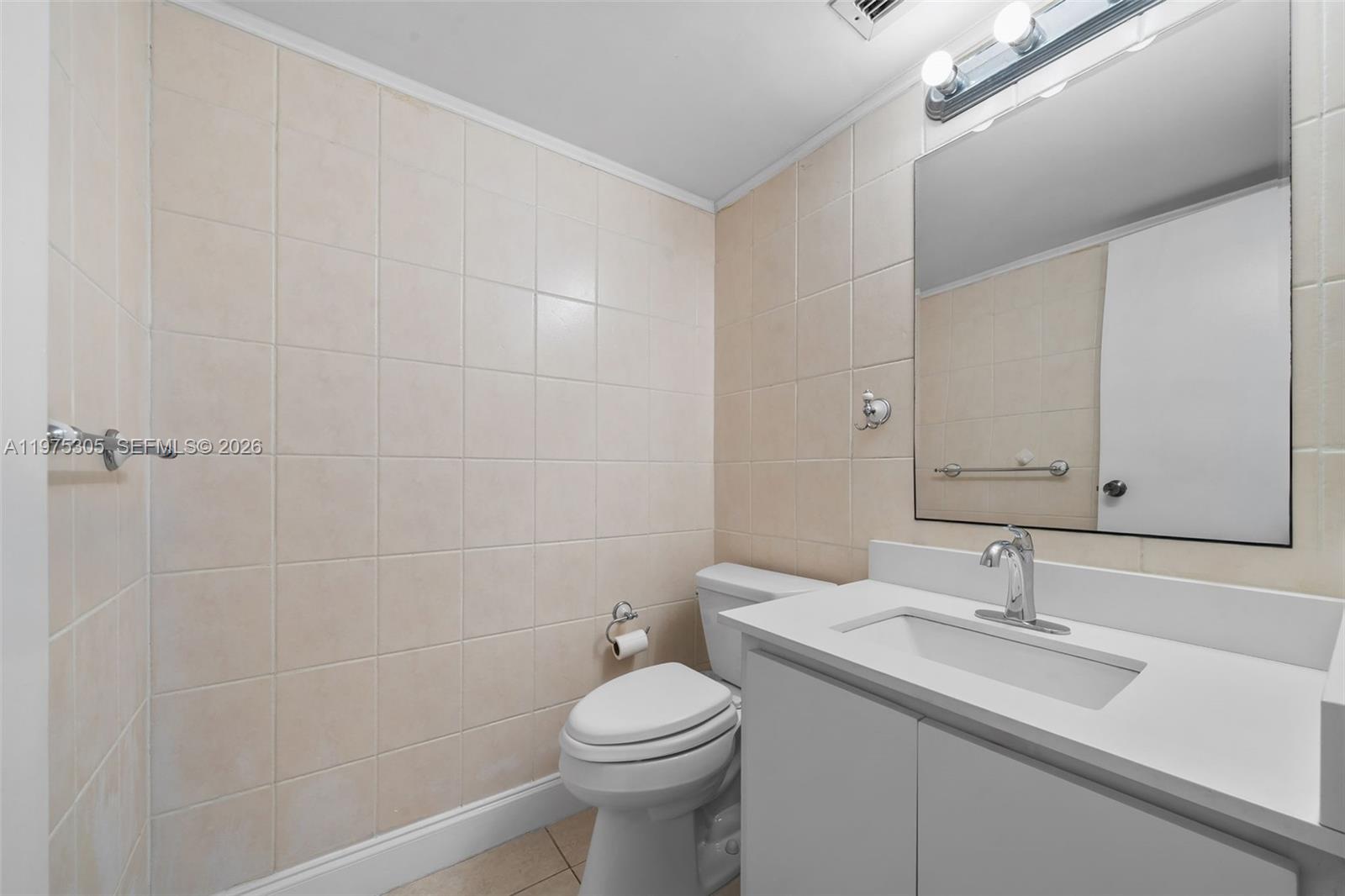 1000 Parkview Dr #1001 Hallandale Beach, FL 33009