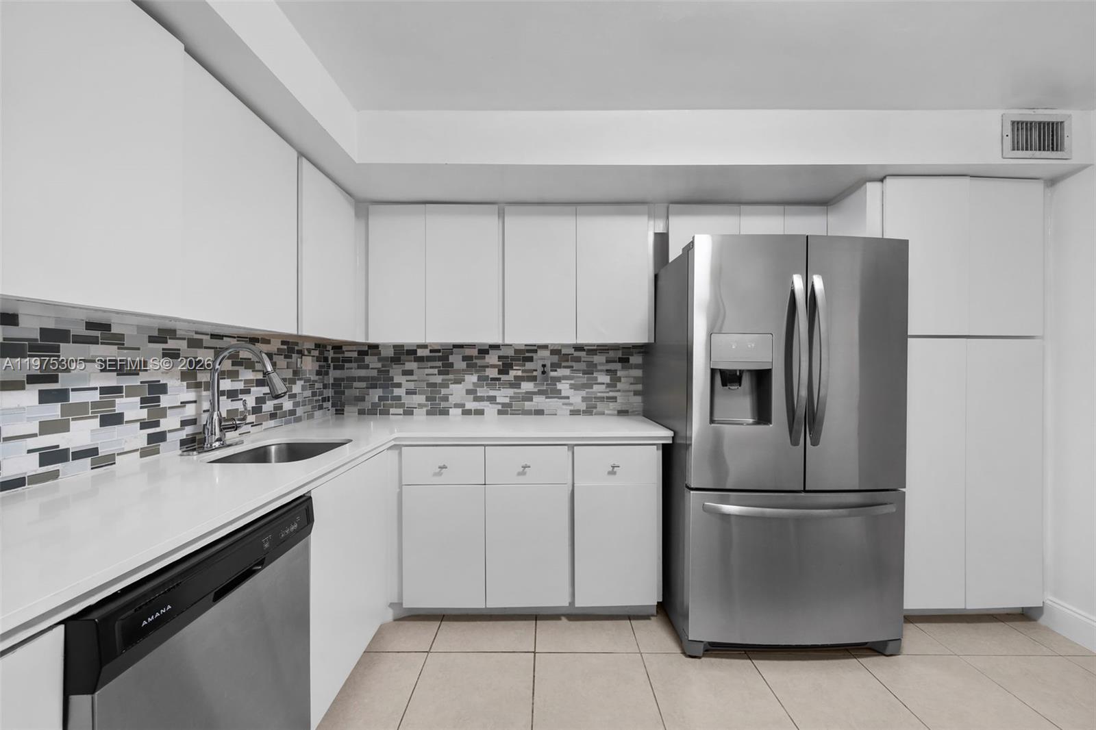 1000 Parkview Dr #1001 Hallandale Beach, FL 33009