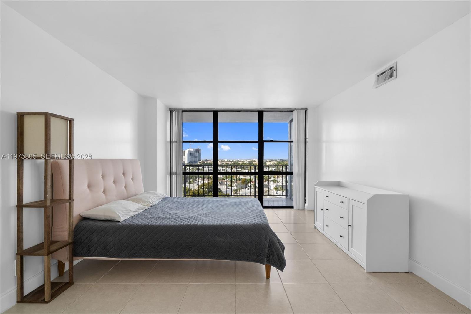 1000 Parkview Dr #1001 Hallandale Beach, FL 33009