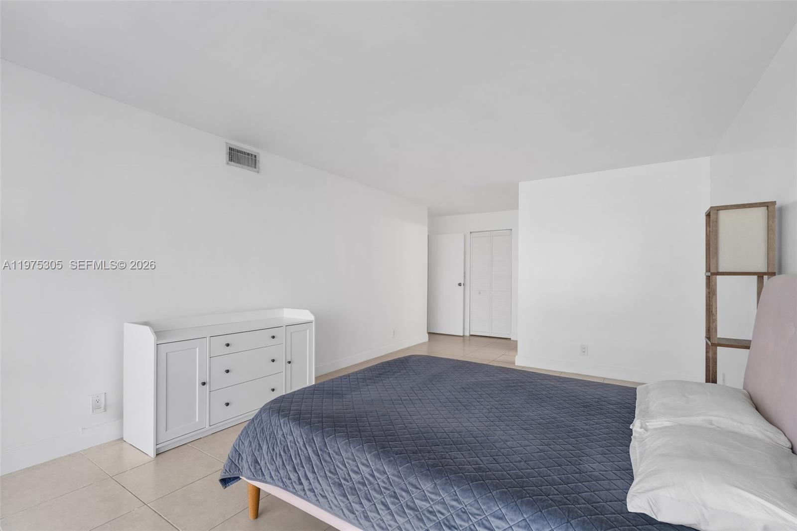 1000 Parkview Dr #1001 Hallandale Beach, FL 33009