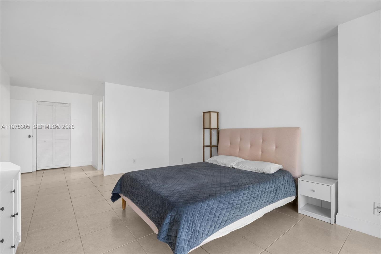 1000 Parkview Dr #1001 Hallandale Beach, FL 33009