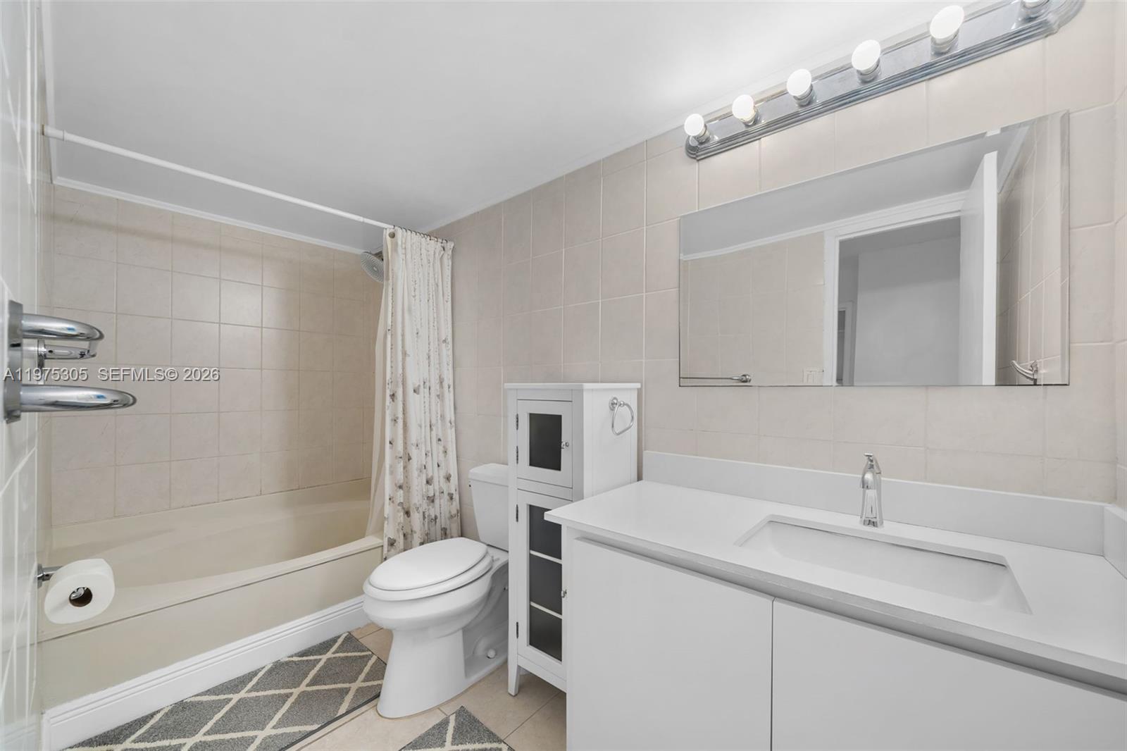 1000 Parkview Dr #1001 Hallandale Beach, FL 33009