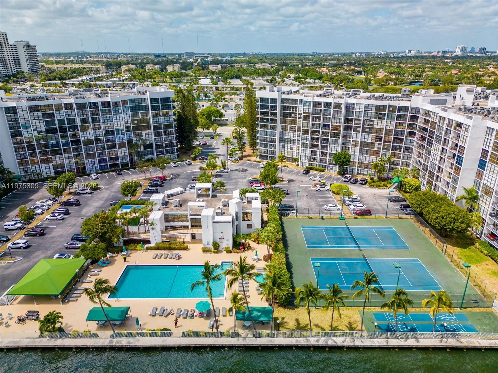1000 Parkview Dr #1001 Hallandale Beach, FL 33009