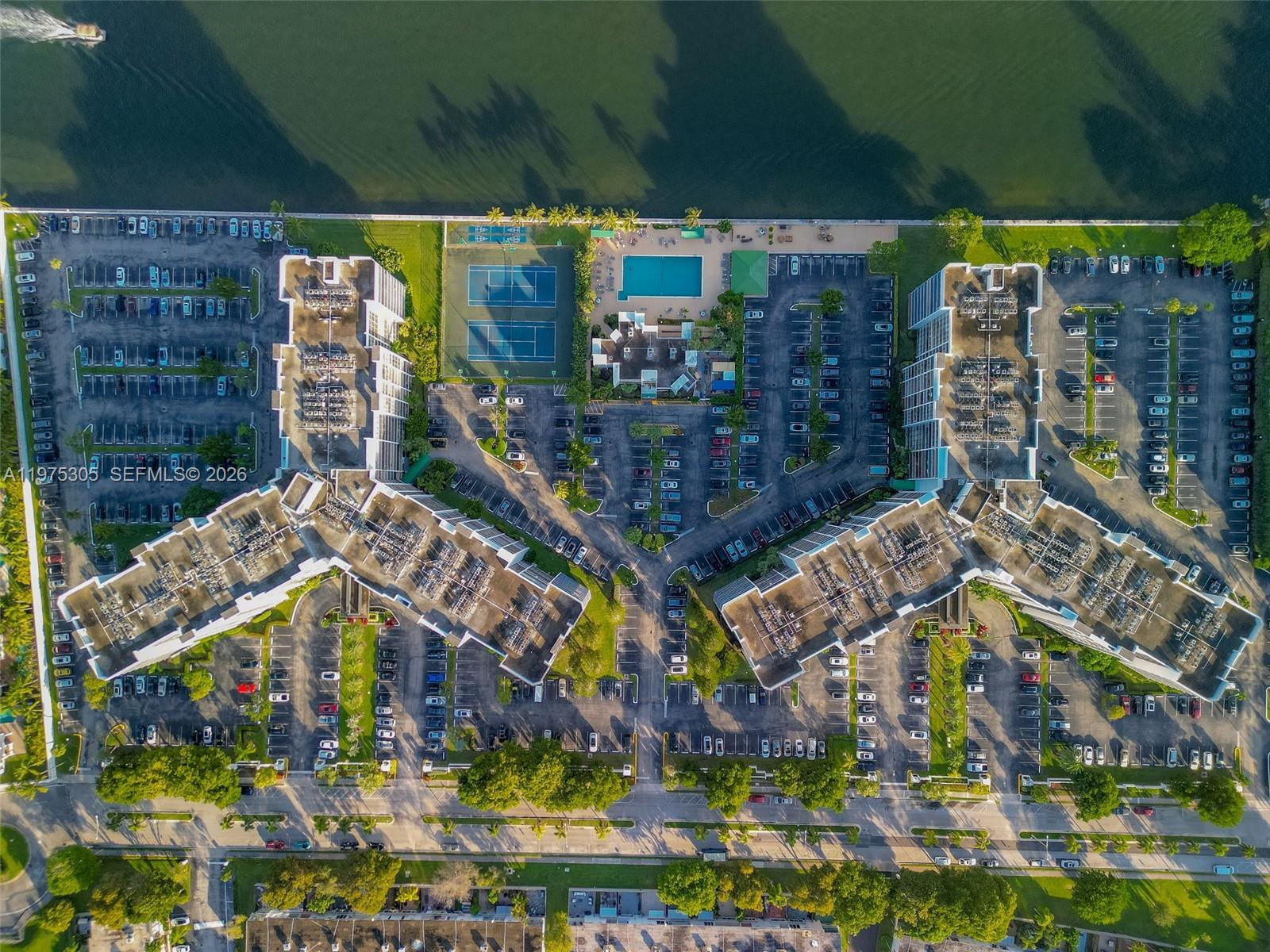 1000 Parkview Dr #1001 Hallandale Beach, FL 33009