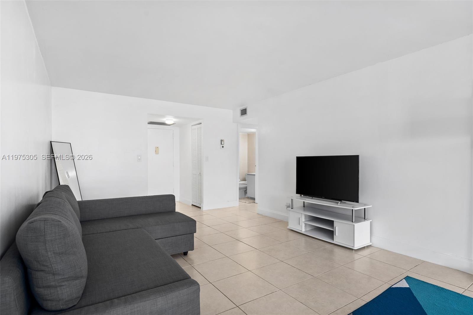 1000 Parkview Dr #1001 Hallandale Beach, FL 33009