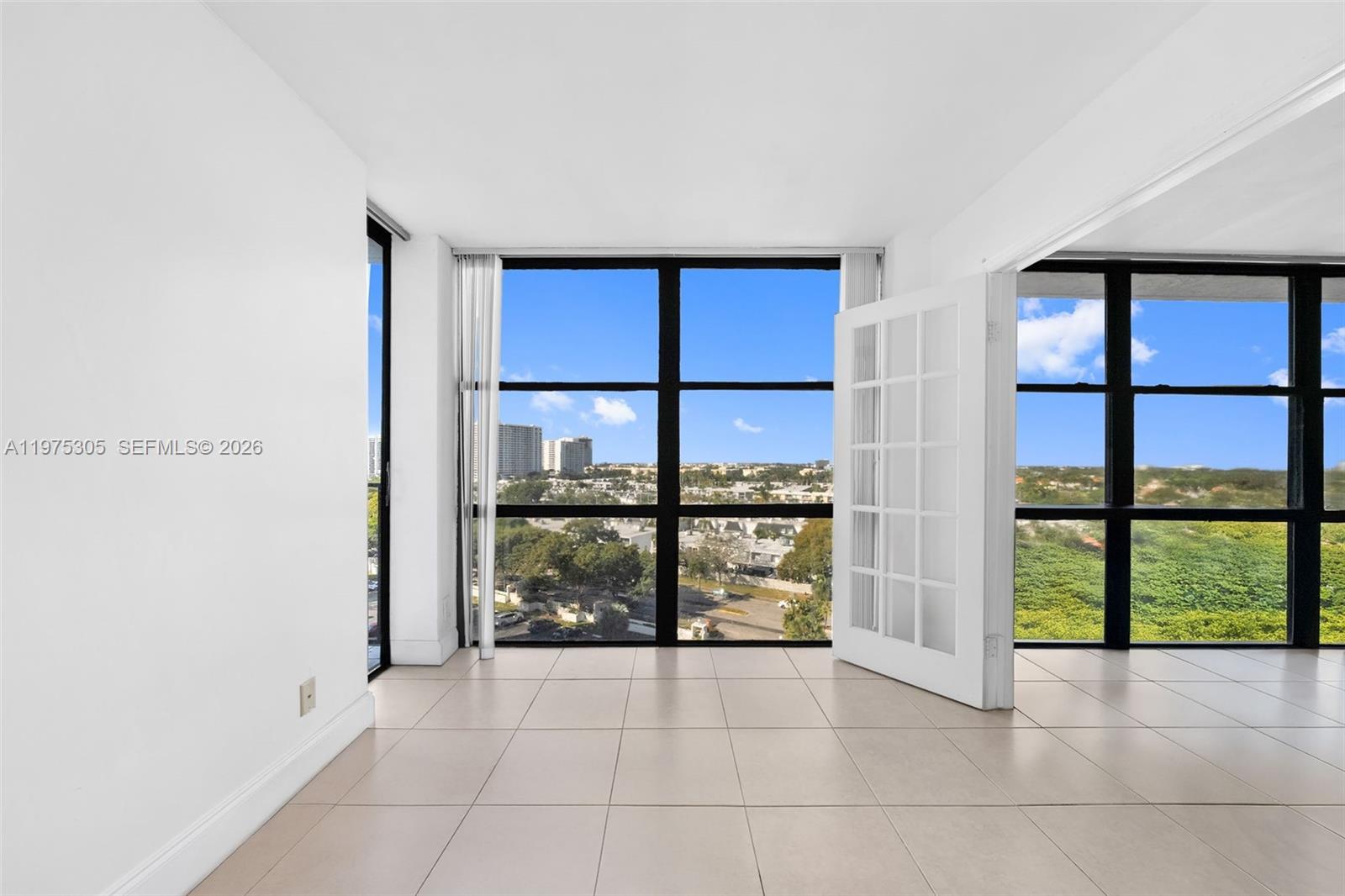 1000 Parkview Dr #1001 Hallandale Beach, FL 33009