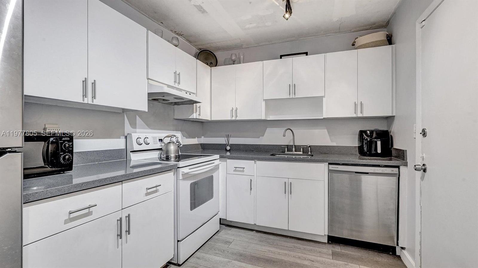 111 Golden Isles Dr #G2 Hallandale Beach, FL 33009