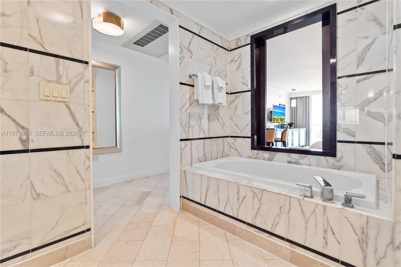 4391 Collins Ave #412 Miami Beach, FL 33140