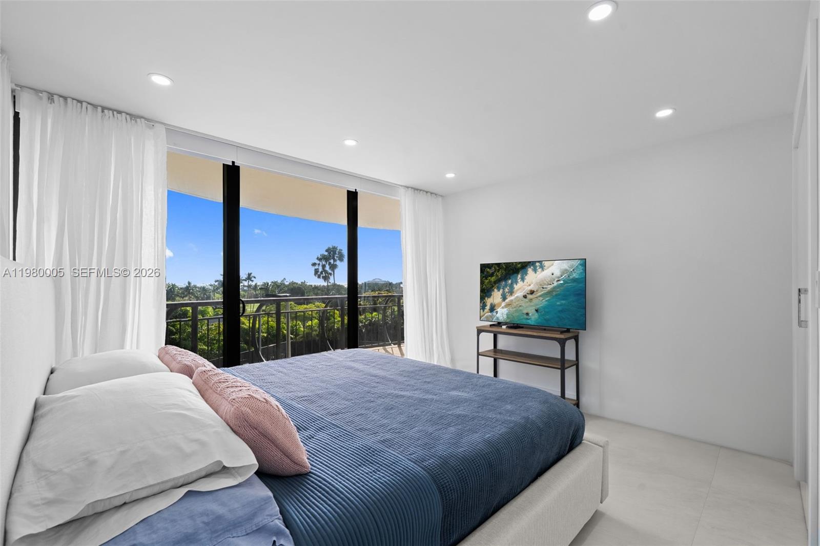 2843 S Bayshore Dr #5F Miami, FL 33133