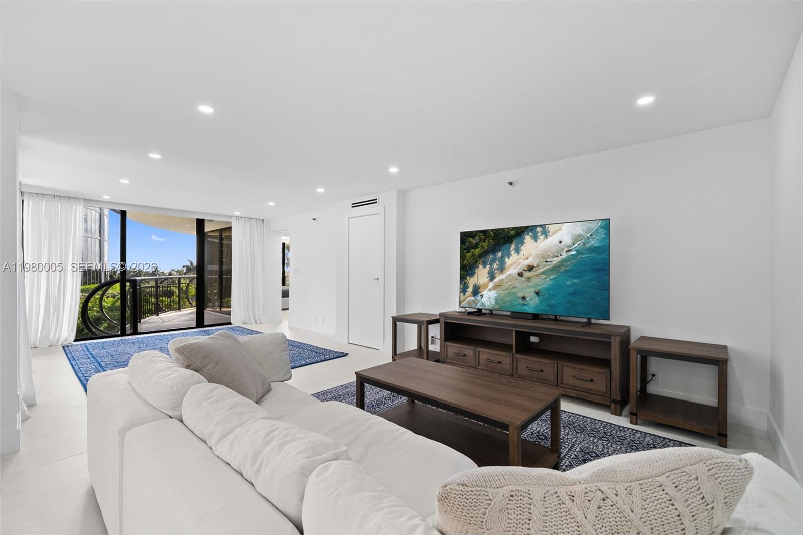 2843 S Bayshore Dr #5F Miami, FL 33133