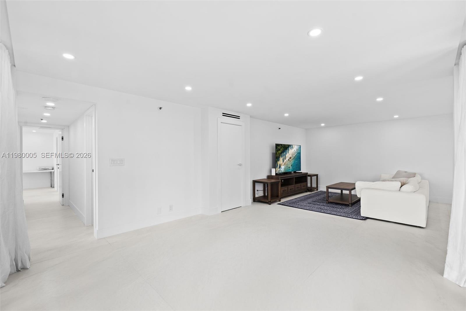 2843 S Bayshore Dr #5F Miami, FL 33133