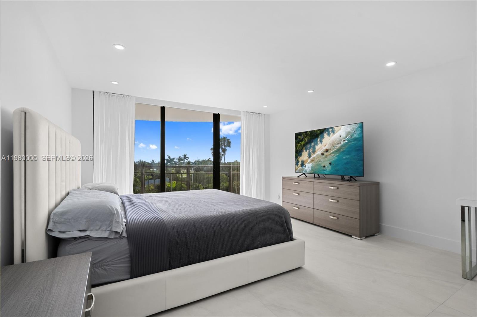 2843 S Bayshore Dr #5F Miami, FL 33133