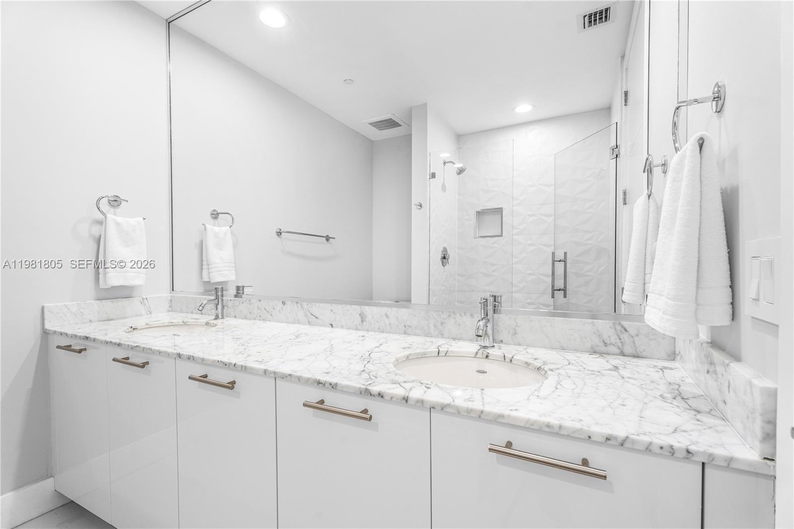 950 Brickell Bay Dr #4710 Miami, FL 33131