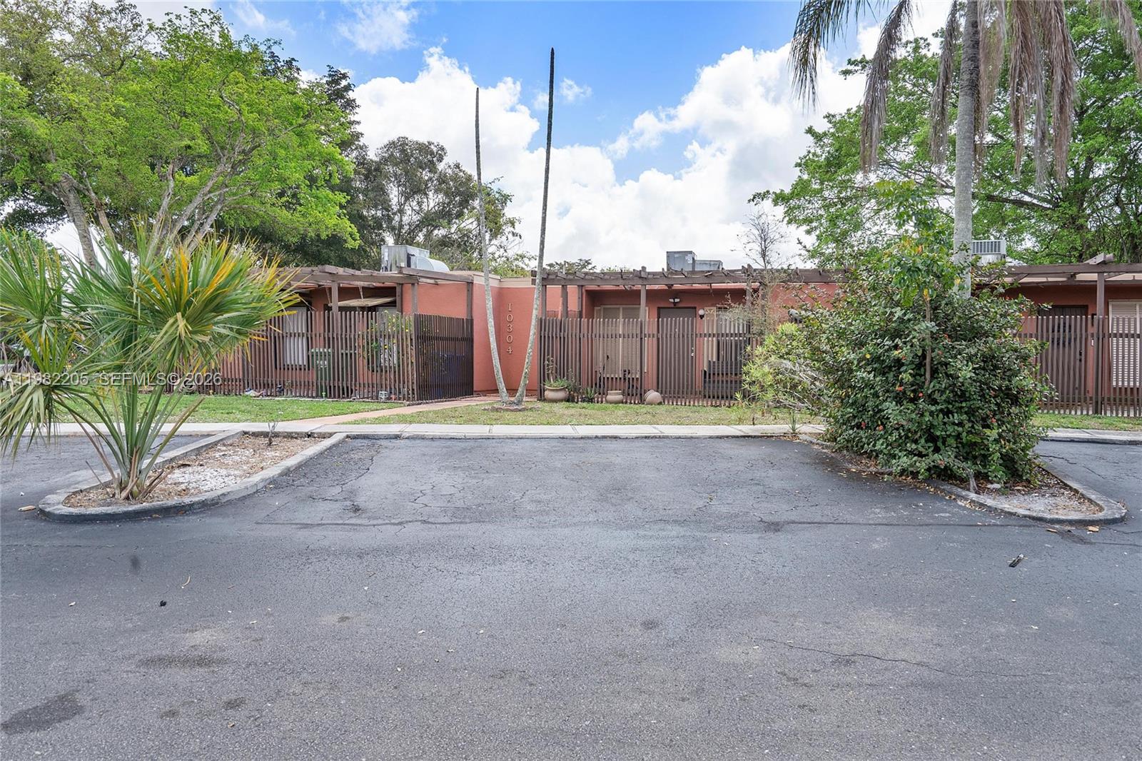 10304 Fairway Rd Pembroke Pines, FL 33026