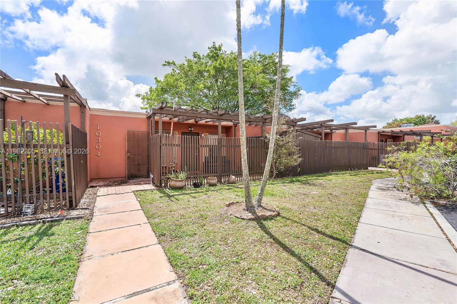 10304 Fairway Rd Pembroke Pines, FL 33026