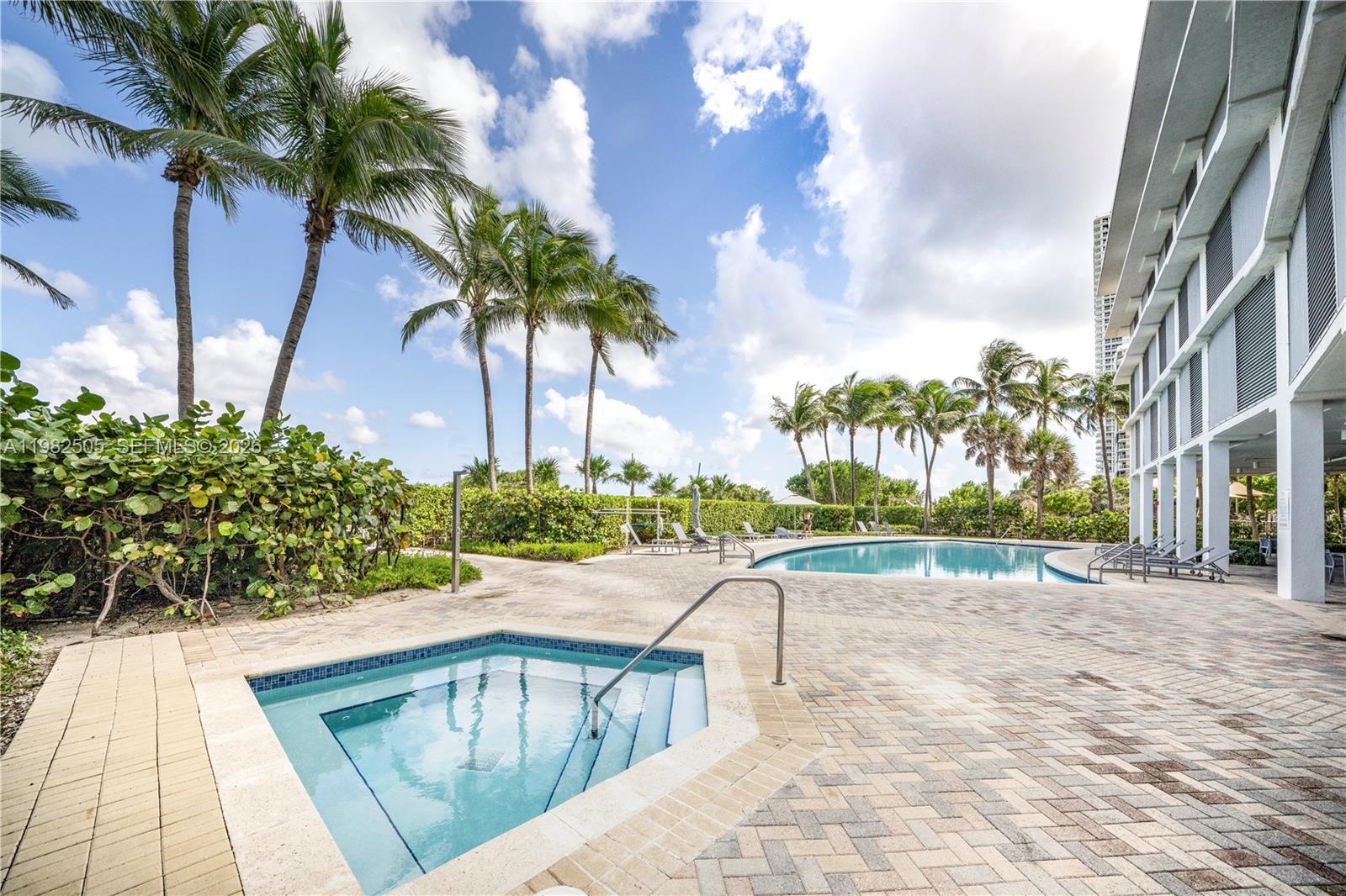 6515 Collins Ave #1507 Miami Beach, FL 33141