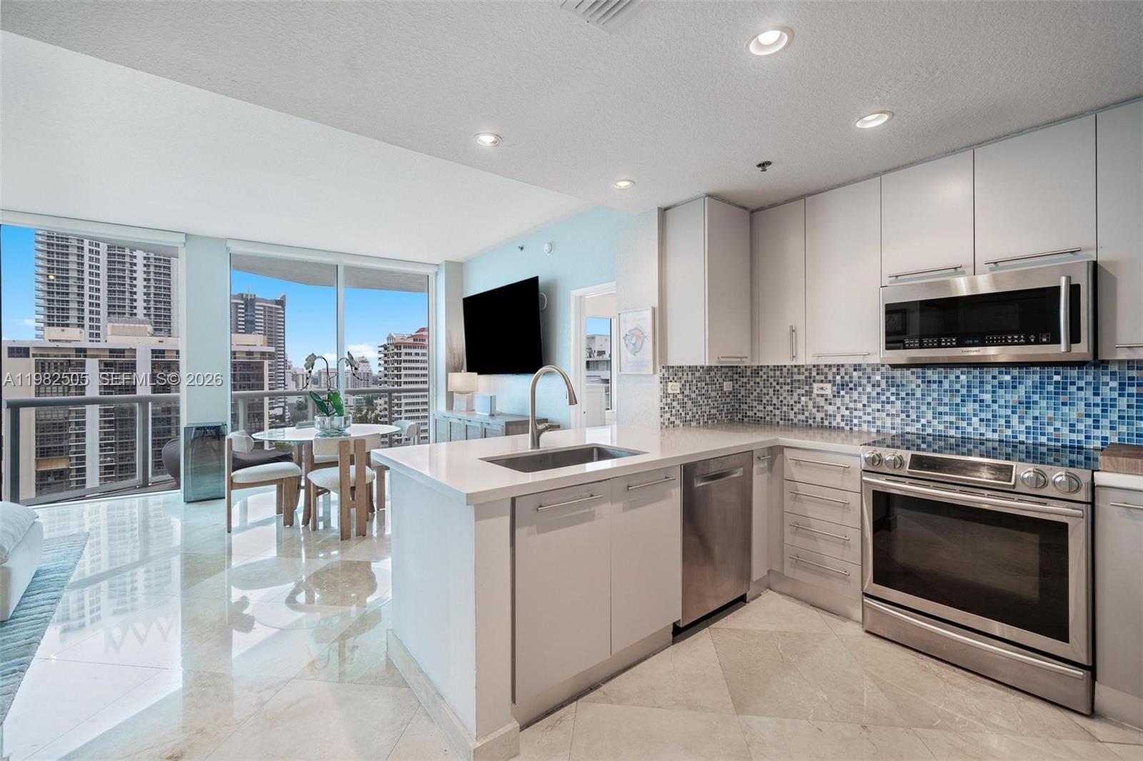 6515 Collins Ave #1507 Miami Beach, FL 33141