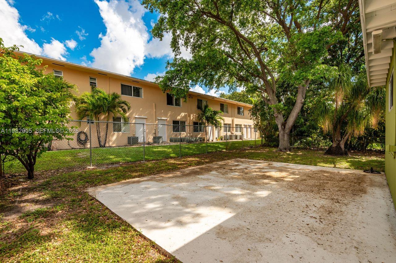 5651 NW 3rd St Miami, FL 33126