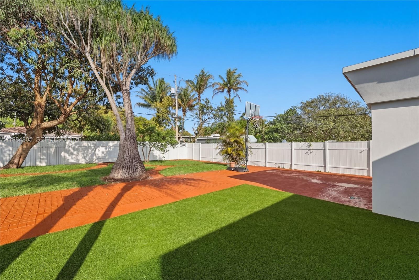 10910 NE 9th Ct Biscayne Park, FL 33161