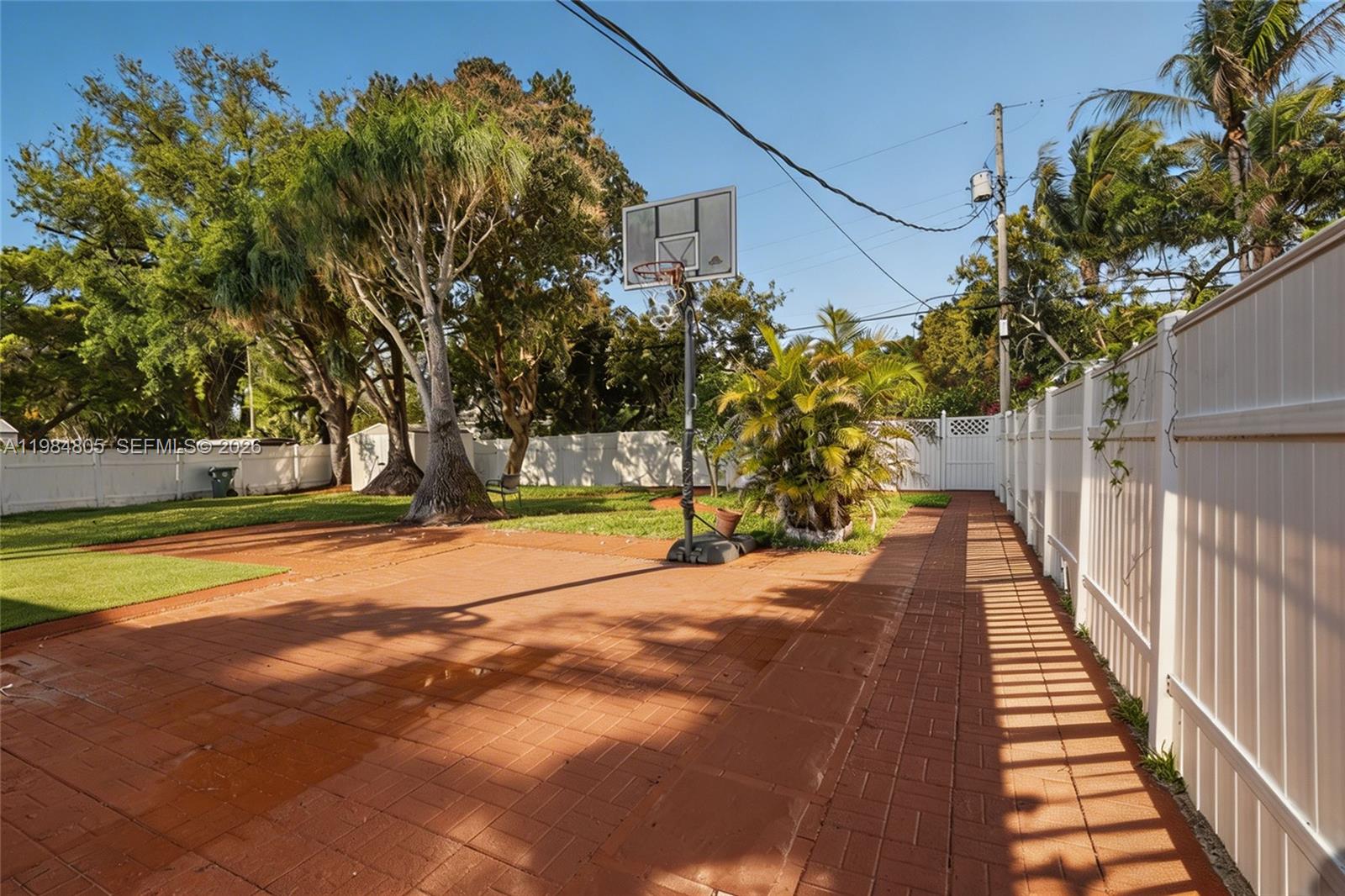 10910 NE 9th Ct Biscayne Park, FL 33161