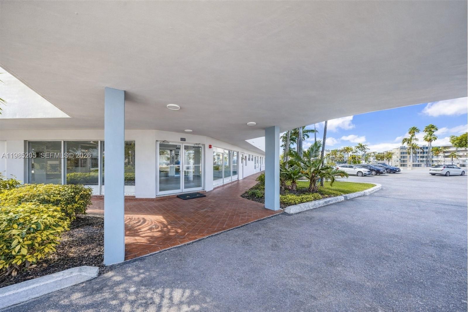 1750 NE 191st St #106-1