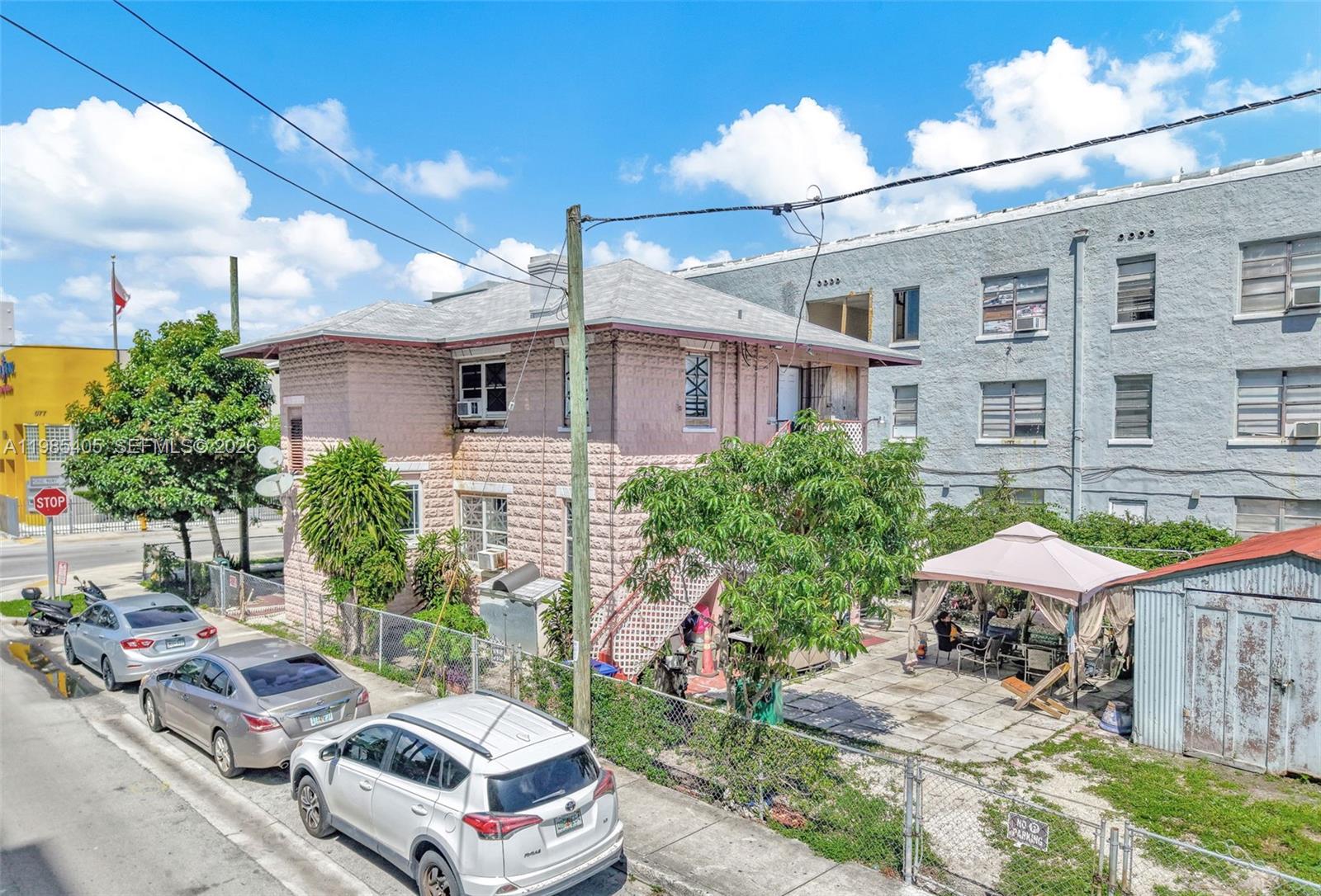 676 & 119 SW 1st St Miami, FL 33130