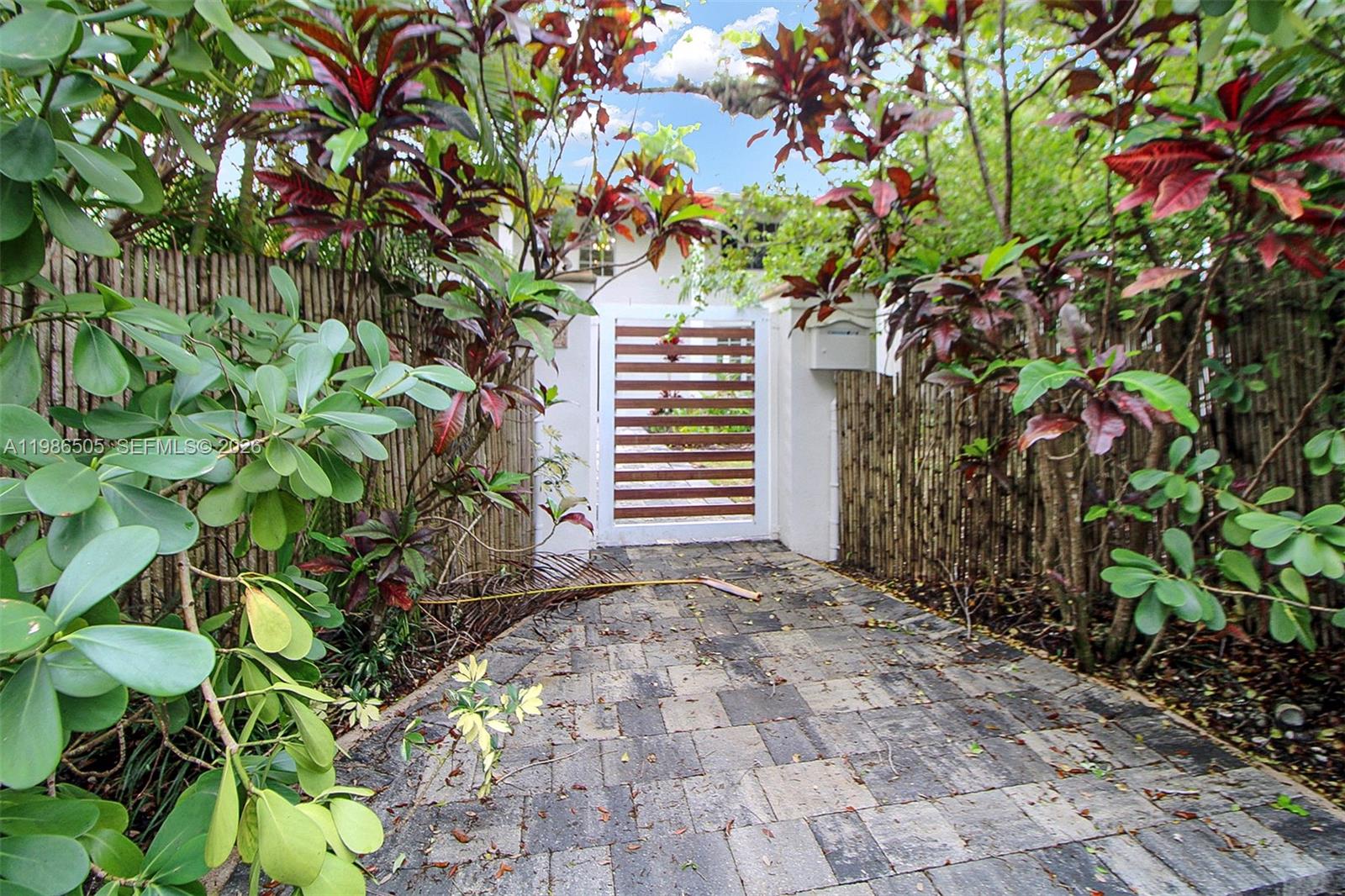 6900 SW 104th St Pinecrest, FL 33156