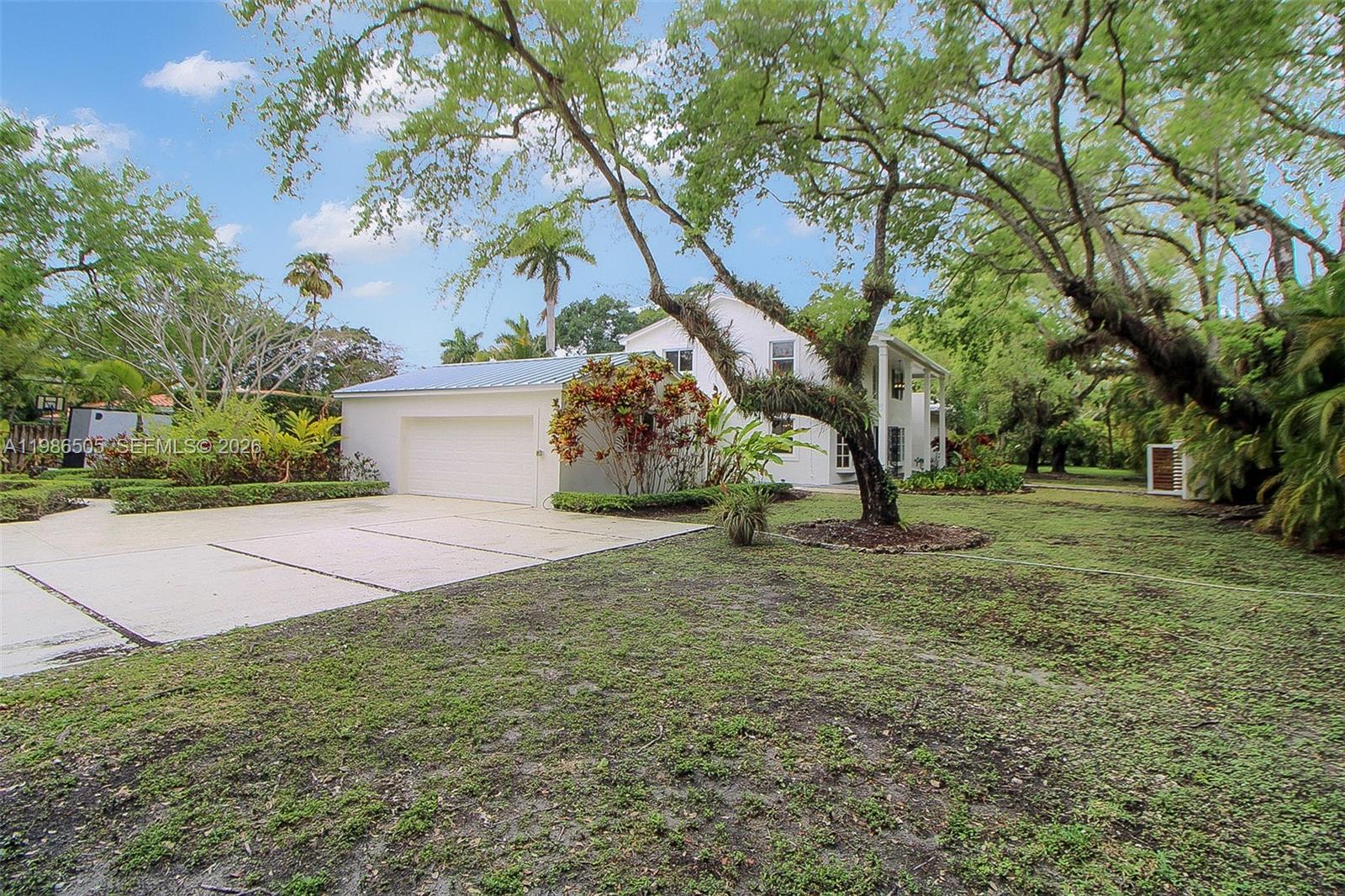 6900 SW 104th St Pinecrest, FL 33156