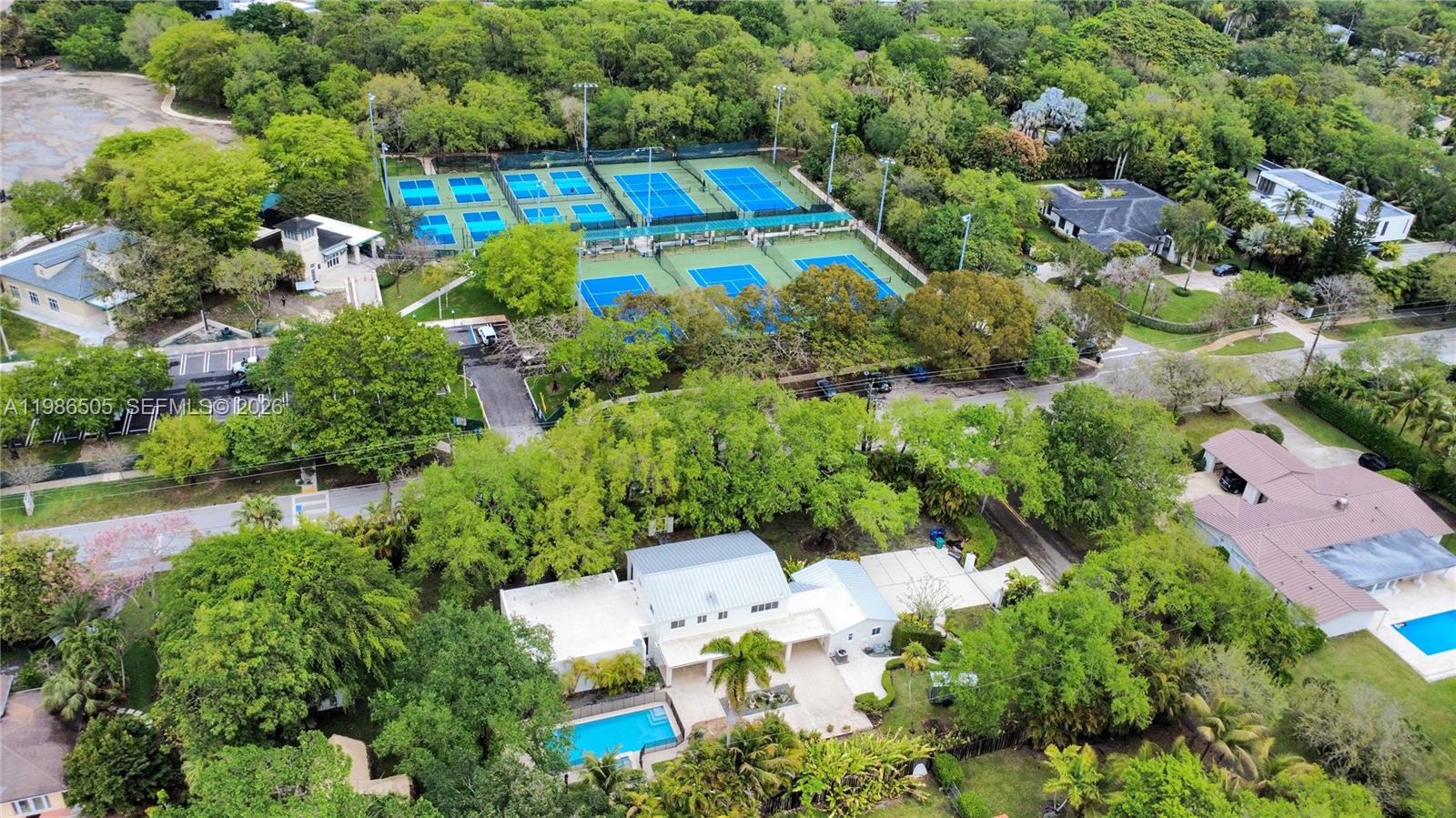 6900 SW 104th St Pinecrest, FL 33156