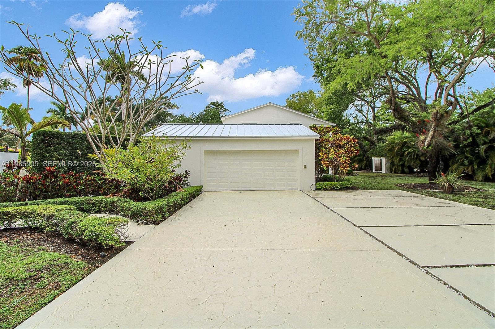 6900 SW 104th St Pinecrest, FL 33156