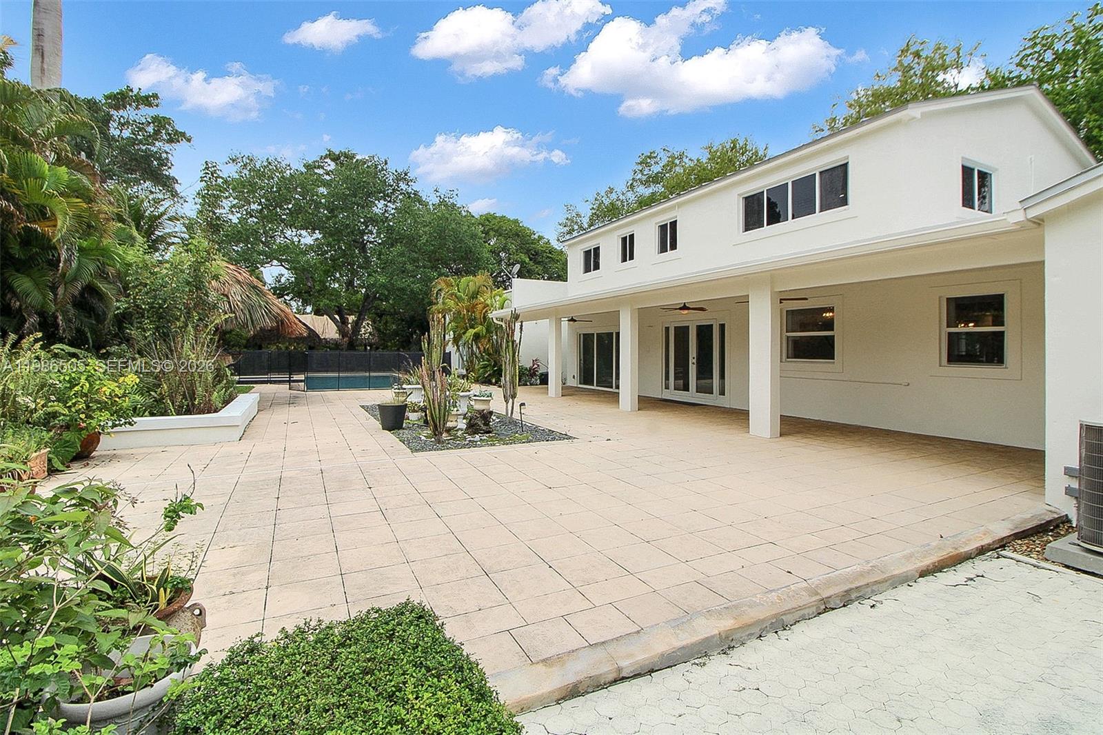 6900 SW 104th St Pinecrest, FL 33156