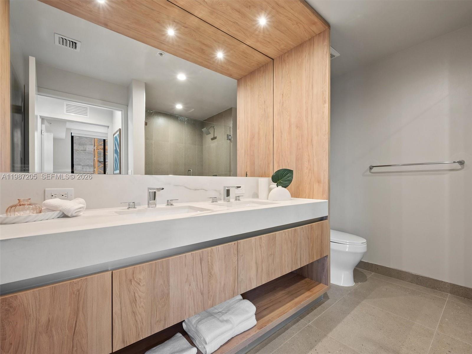 11 NE 6th St #301 Miami, FL 33132