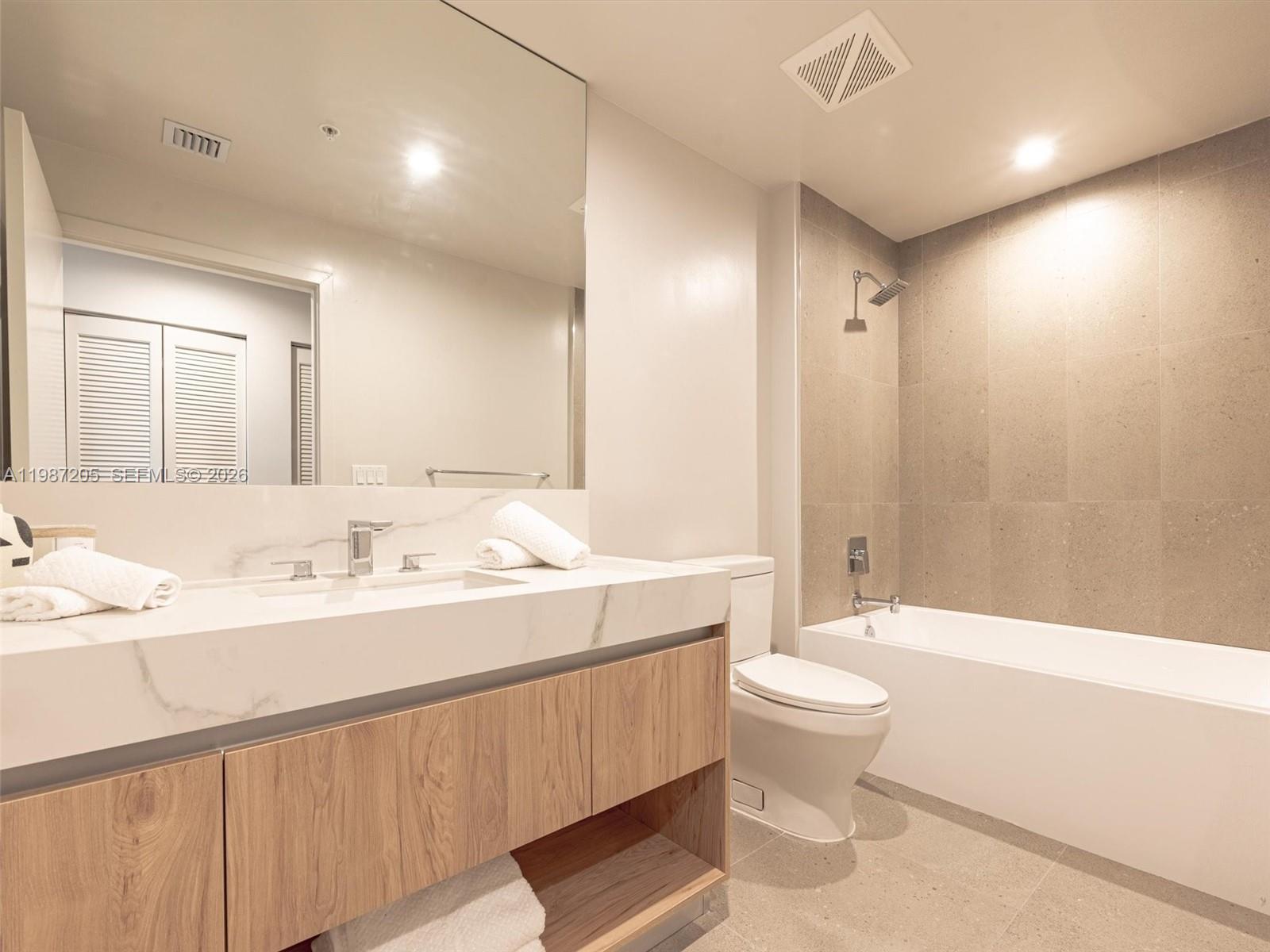 11 NE 6th St #301 Miami, FL 33132