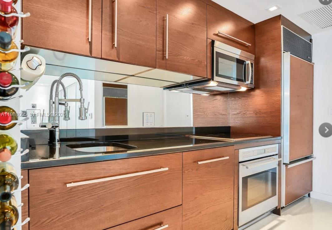 image Icon Brickell I11