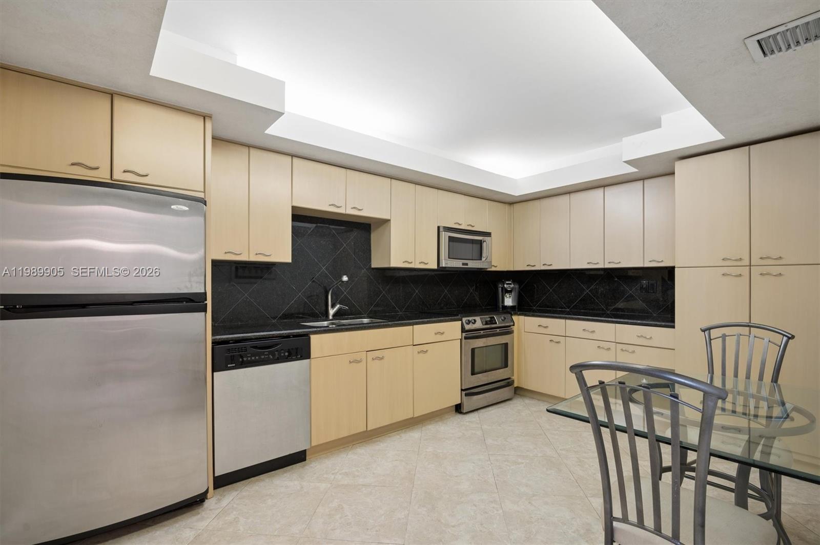 5001 Collins Ave #9H Miami Beach, FL 33140