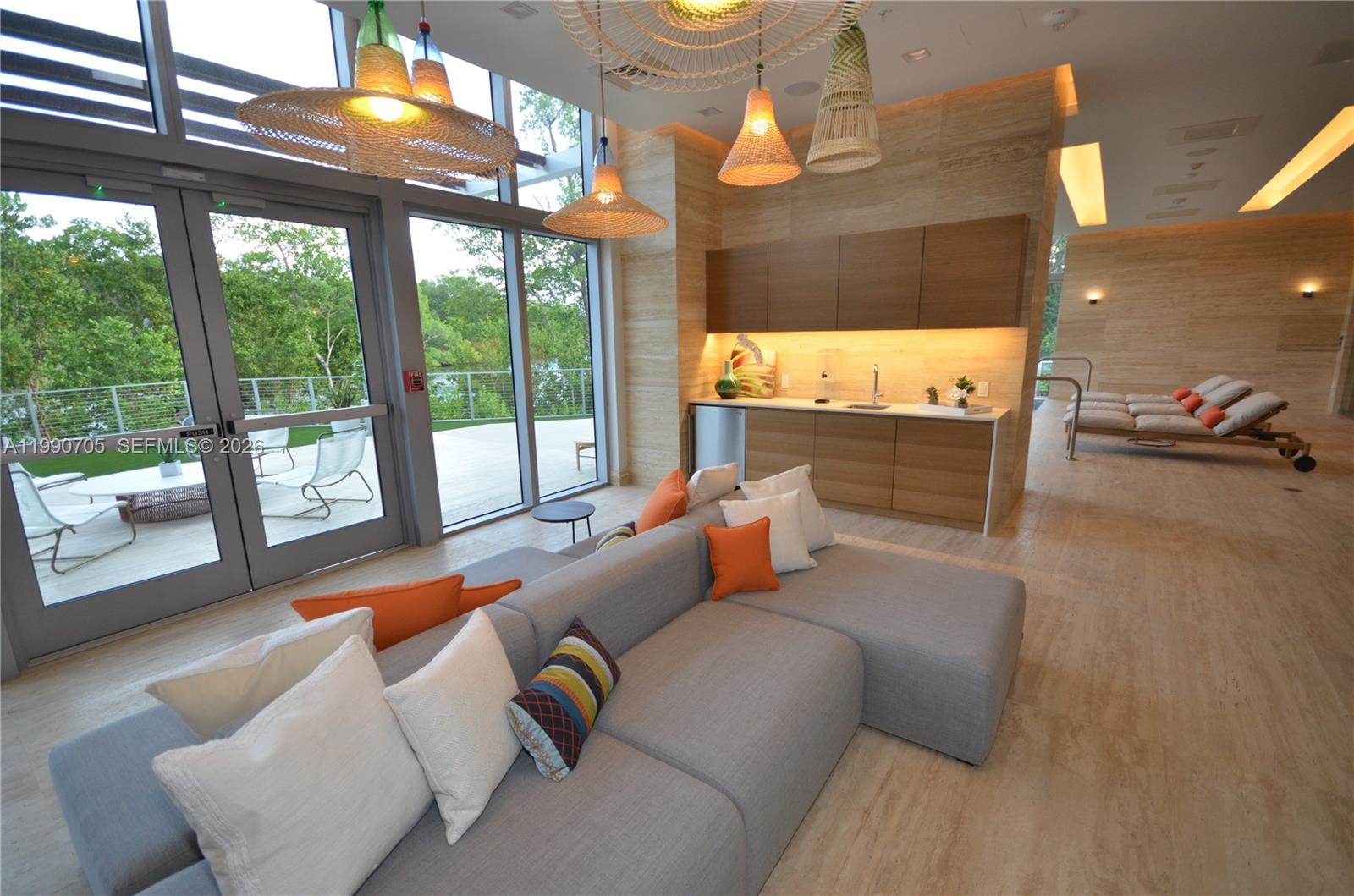 16385 Biscayne Blvd #518 North Miami Beach, FL 33160